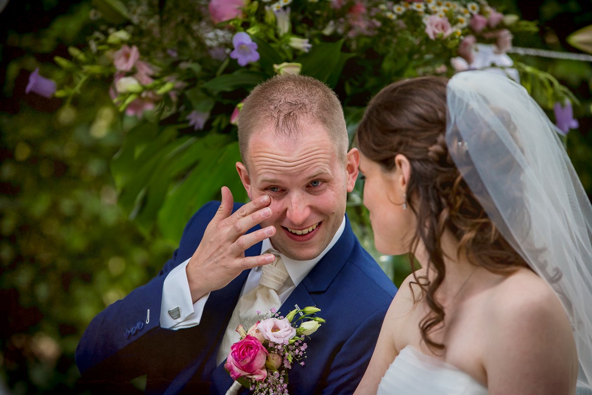 5 Karin Keesmaat trouwfotograaf trouwen bronckhorsthoeve .jpg